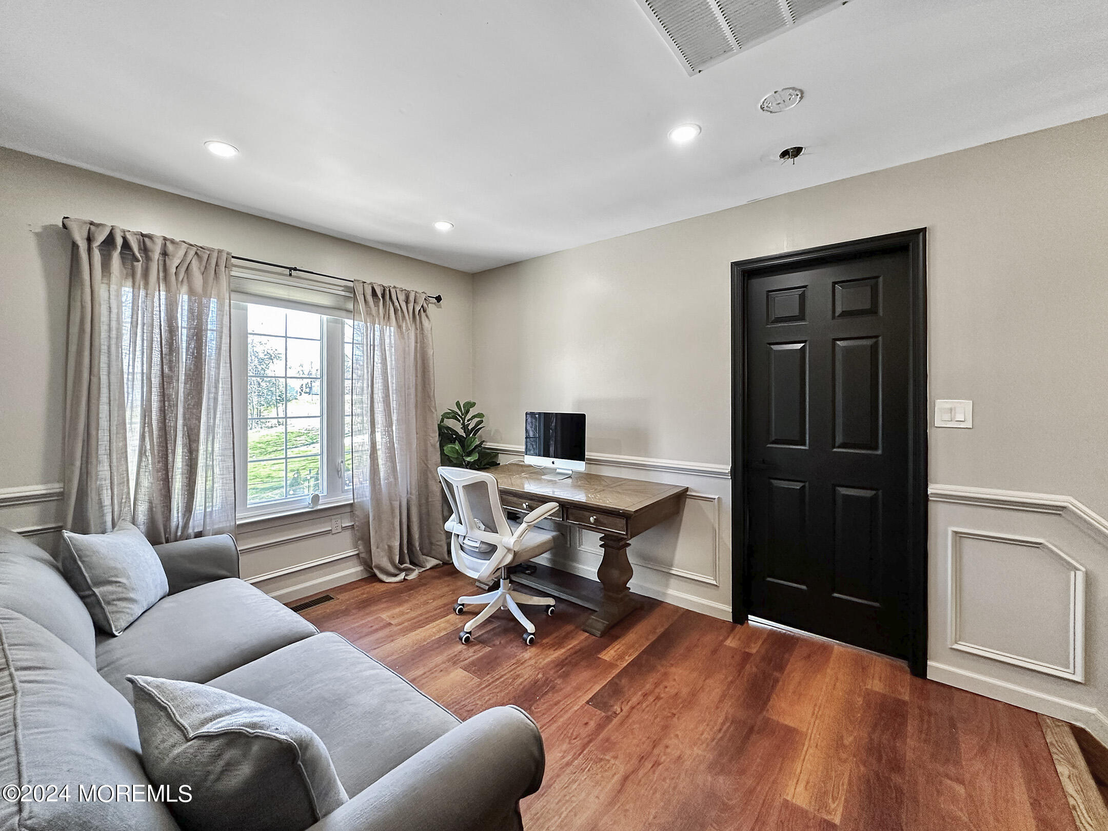 41 Sutton Drive Manalapan, NJ 07726 - Photo 37 of 46 IMG_9657