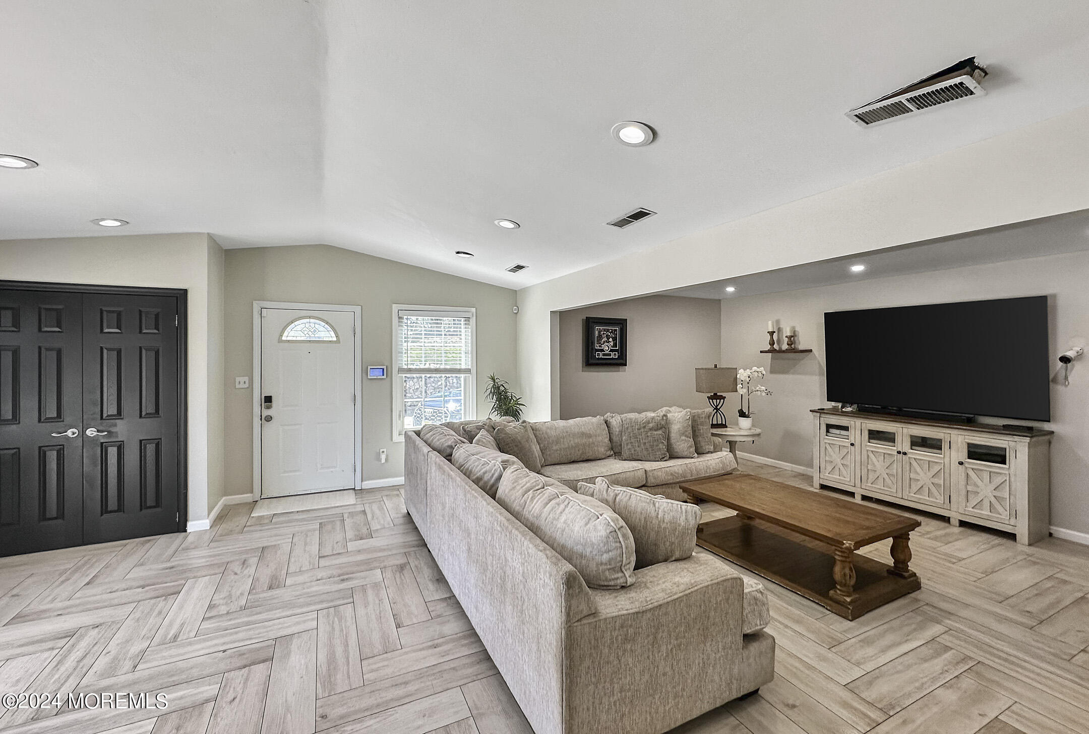 41 Sutton Drive Manalapan, NJ 07726 - Photo 7 of 46 IMG_9556