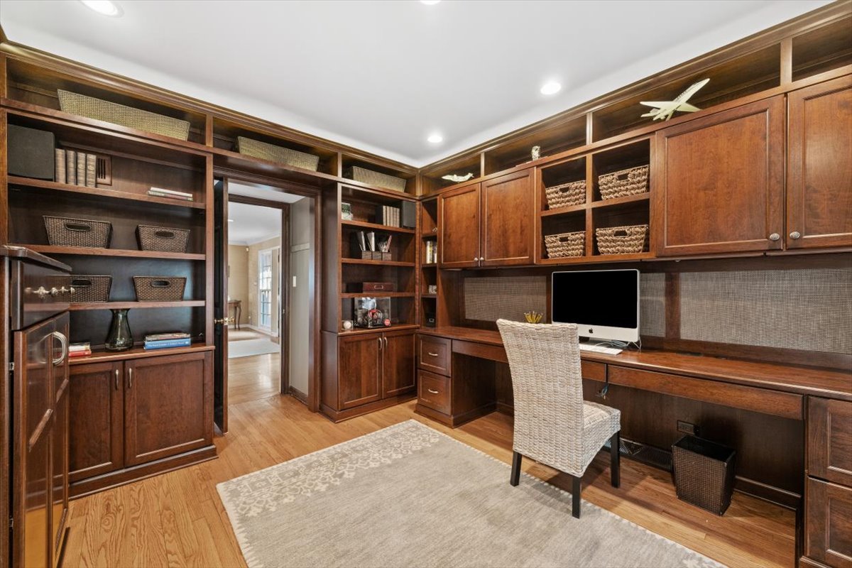 2836 Blackhawk Road Wilmette, IL 60091 - Photo 28 of 73