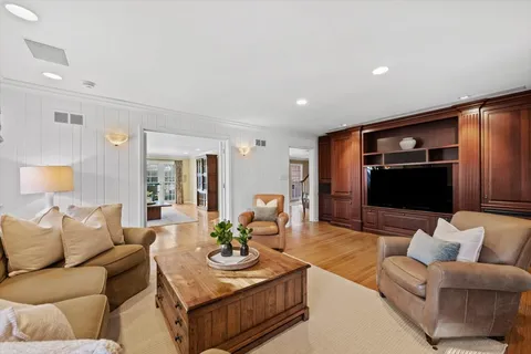 $2,550,000 | 2836 Blackhawk Road, Wilmette, IL 60091