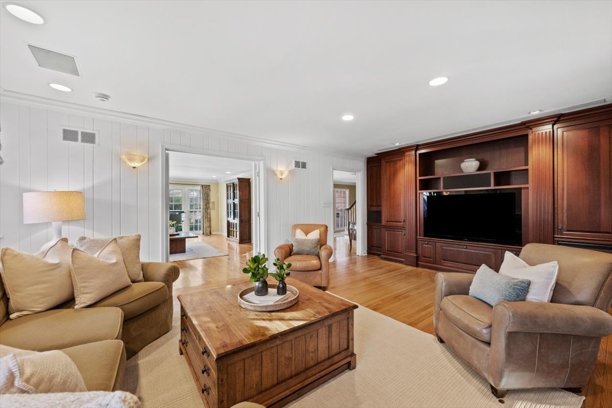 2836 Blackhawk Road Wilmette, IL 60091 - Photo 8 of 73