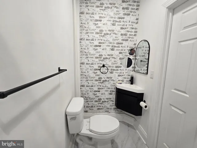 $2,500 | 4444 Fleming Street, Philadelphia, PA 19128