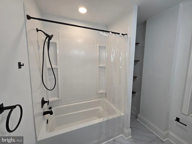 $2,500 | 4444 Fleming Street, Philadelphia, PA 19128