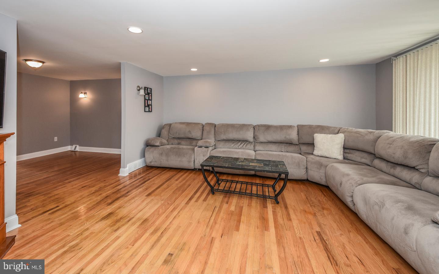 12113 Covert Road Philadelphia, PA 19154 - Photo 6 of 29 Gallery Image 6