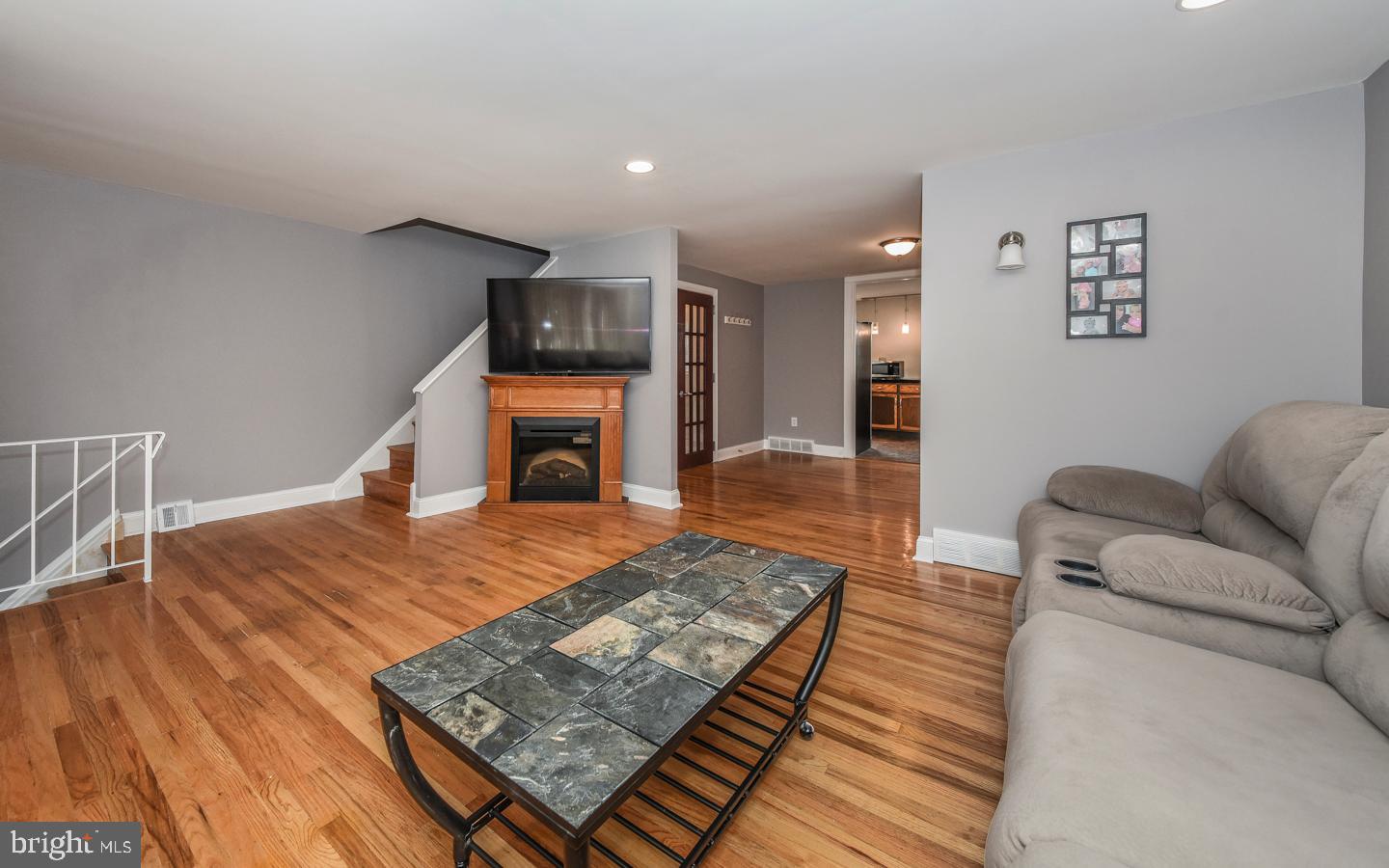 12113 Covert Road Philadelphia, PA 19154 - Photo 8 of 29 Gallery Image 8