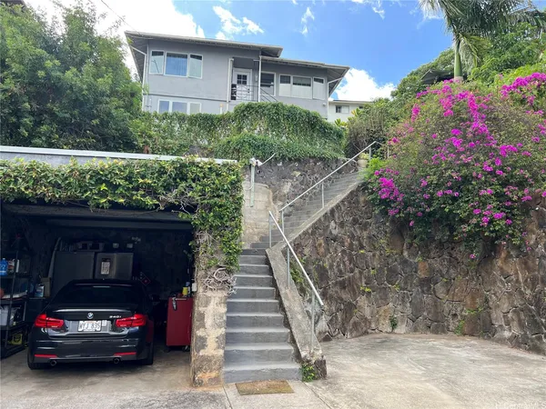 $1,399,995 | 2158 Makanani Drive, Honolulu, HI 96817
