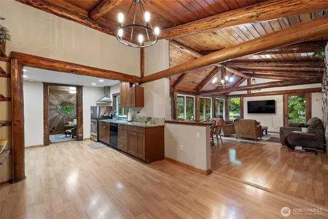 a view of a livingroom with furniture