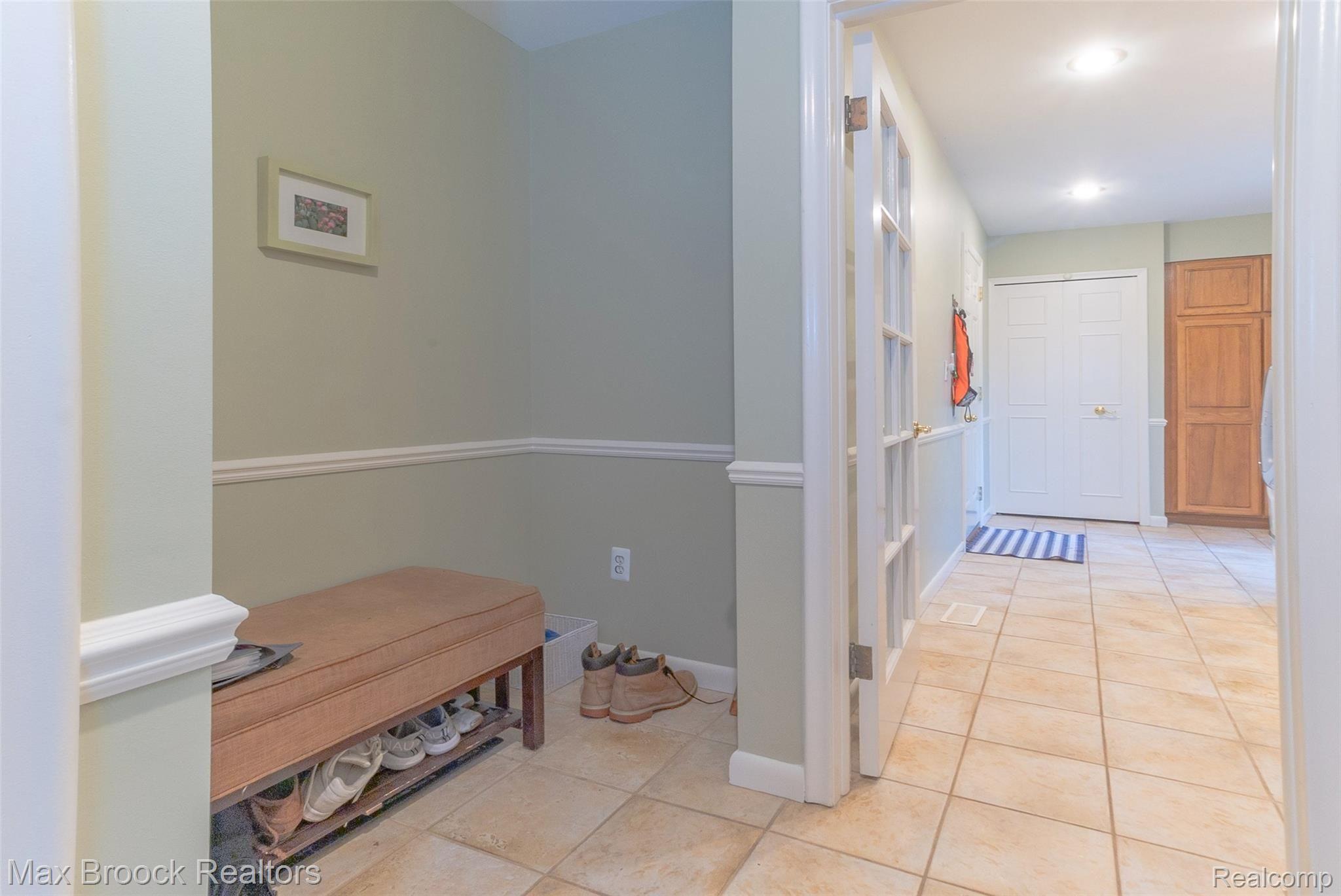 893 Foxhall Road Bloomfield Hills, MI 48304 - Photo 9 of 50 26.jpg