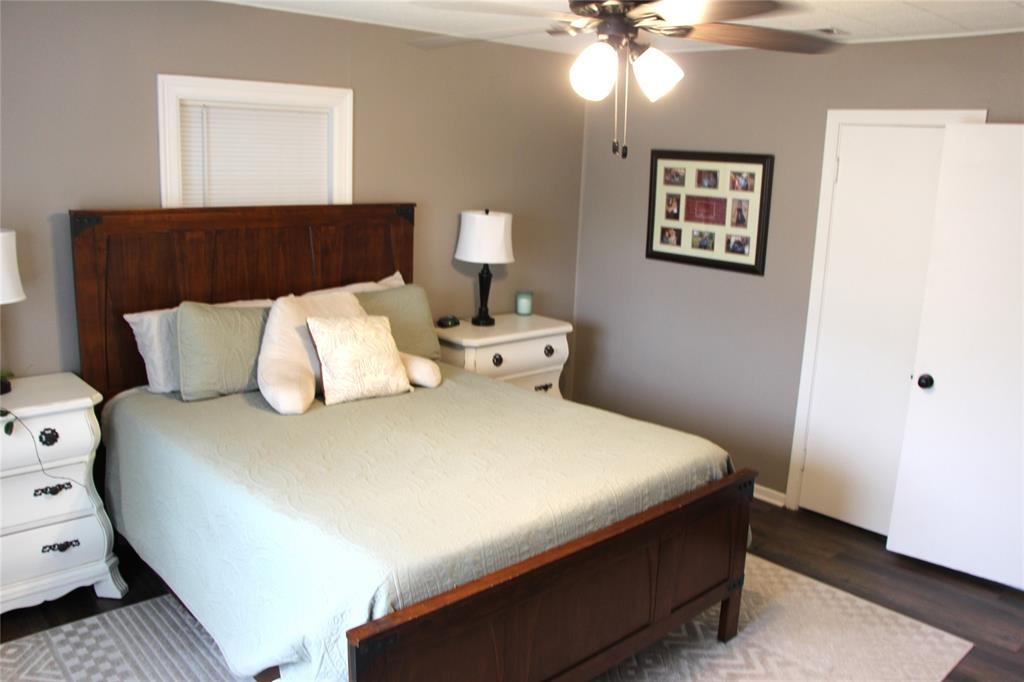 800 Griffin Road Albany, TX 76430 - Photo 7 of 15 a bedroom with a bed and window