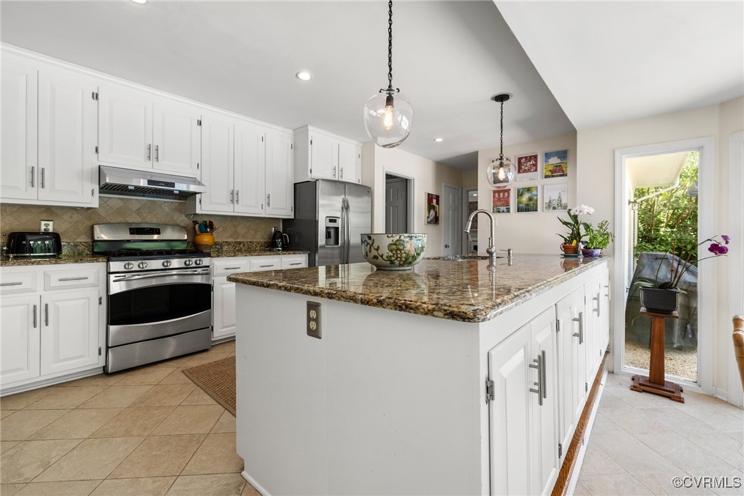 8950 Bellefonte Road Henrico, VA 23229 - Photo 14 of 50 Island affords PLENTY of counter space