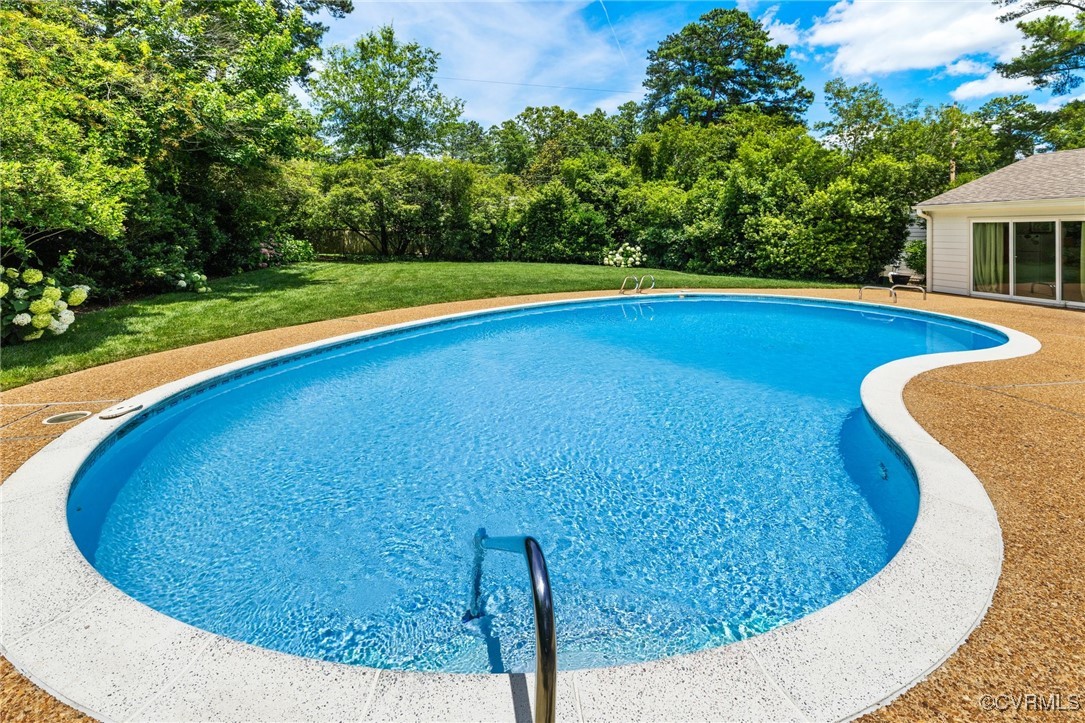 8950 Bellefonte Road Henrico, VA 23229 - Photo 45 of 50 Plenty of aggregate patio surrounding your in-grou