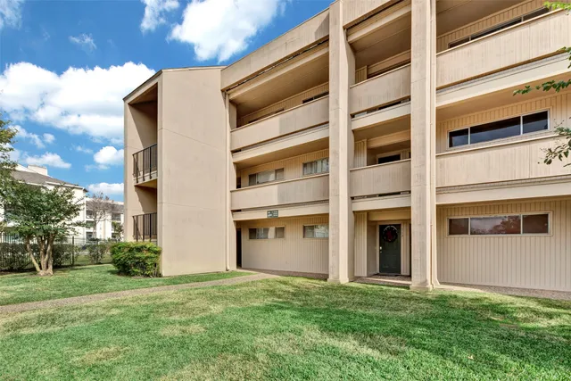 $167,500 | 12600 Melville Drive, Unit 212A, Montgomery, TX 77356