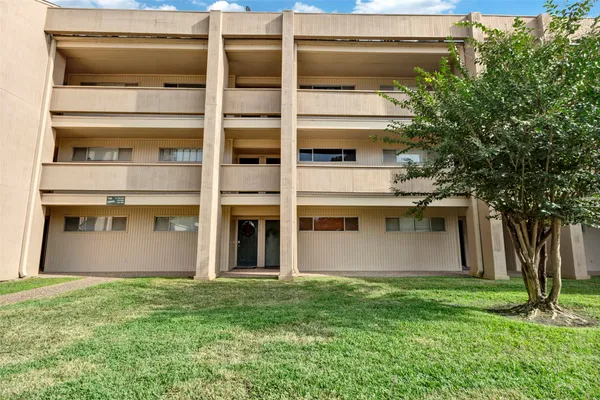 $167,500 | 12600 Melville Drive, Unit 212A, Montgomery, TX 77356