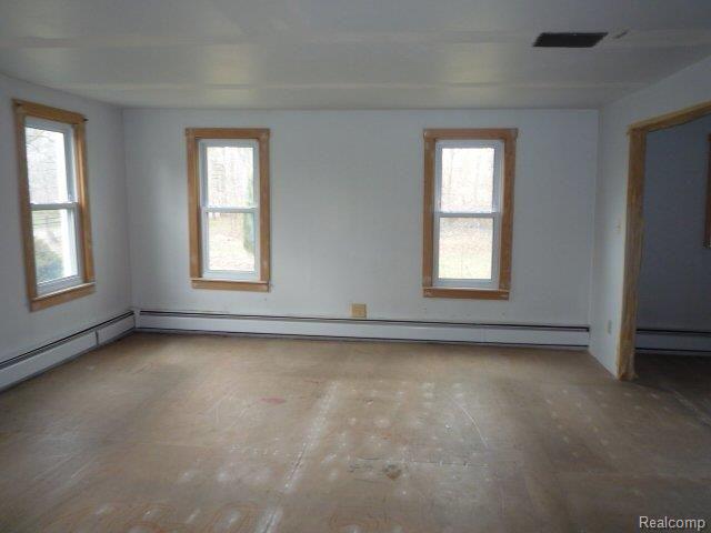 11928 Creek Road Carleton, MI 48117 - Photo 2 of 10 Living_room