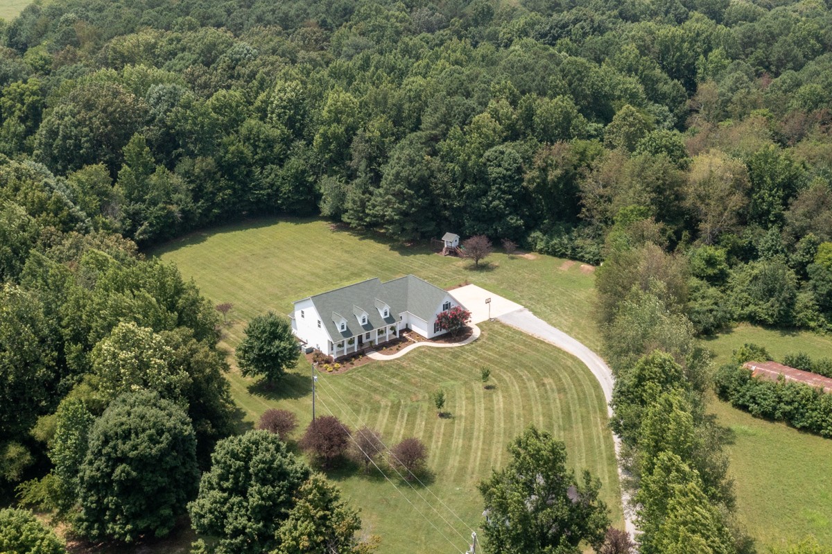 3170 Lights Chapel Road Greenbrier, TN 37073 - Photo 4 of 49 Gallery Image 4