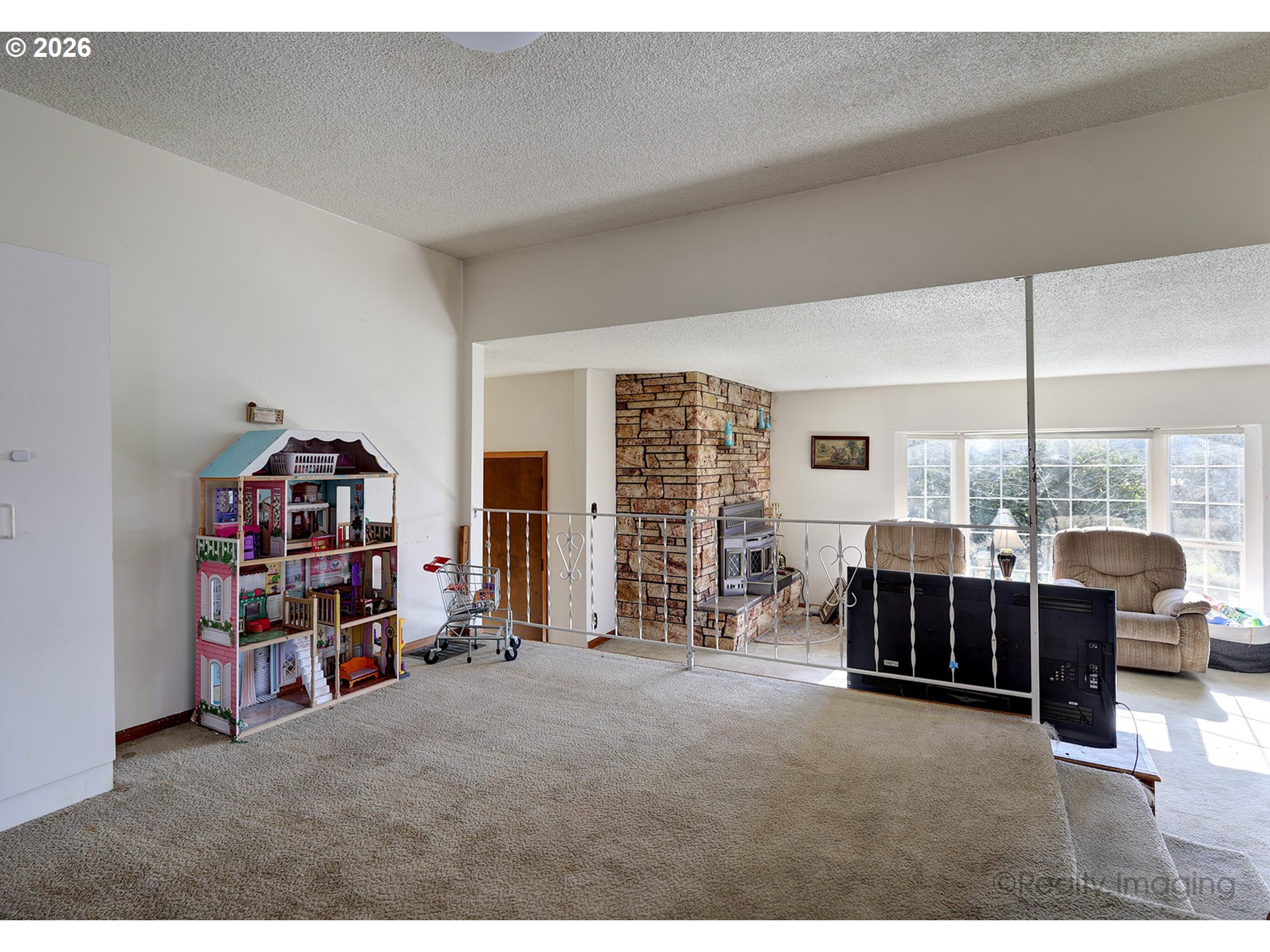 1703 Allen Street Kelso, WA 98626 - Photo 21 of 23 a living room with lots of furniture and a large window