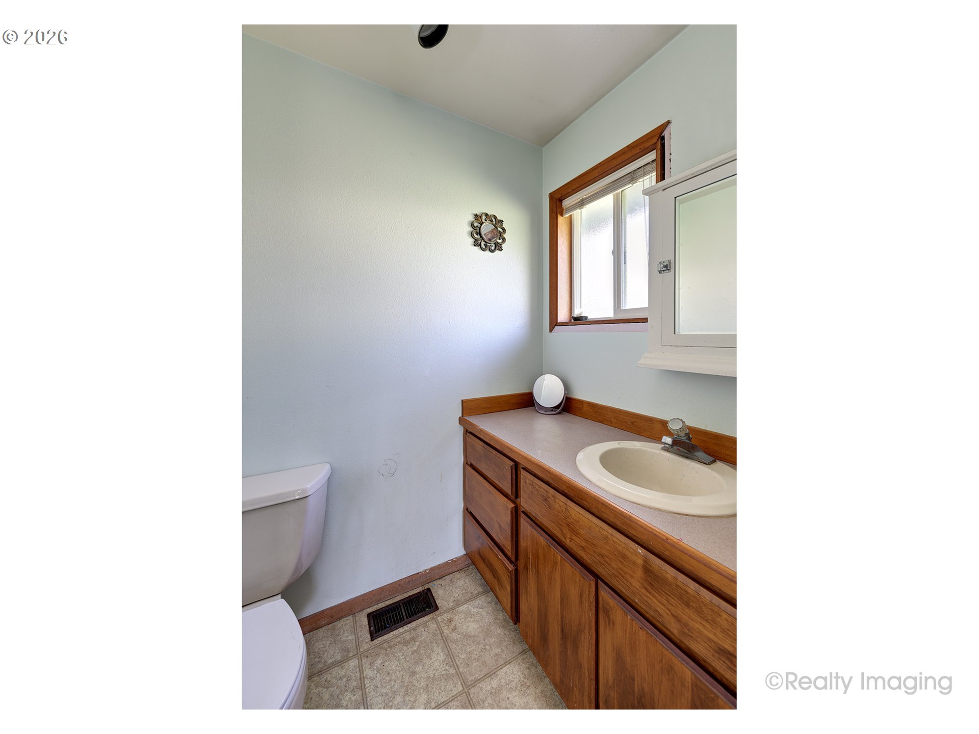 1703 Allen Street Kelso, WA 98626 - Photo 6 of 23 a bathroom with a sink and a toilet