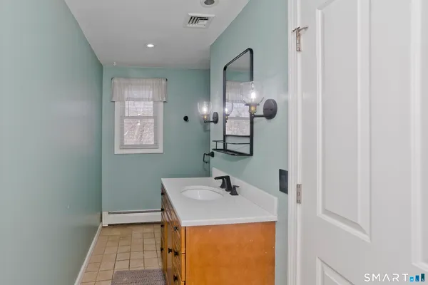$349,999 | 25 A Queen Street, Enfield, CT 06082