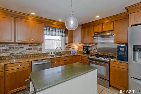 $349,999 | 25 A Queen Street, Enfield, CT 06082