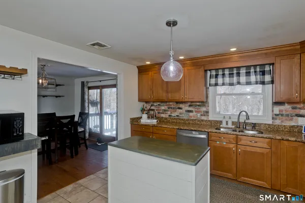 $349,999 | 25 A Queen Street, Enfield, CT 06082