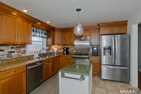 $349,999 | 25 A Queen Street, Enfield, CT 06082