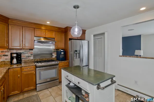 $349,999 | 25 A Queen Street, Enfield, CT 06082