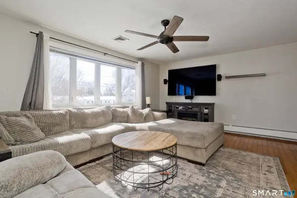 $349,999 | 25 A Queen Street, Enfield, CT 06082