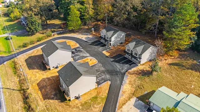 $1,400 | 27 North Drive, LaFayette, GA 30728