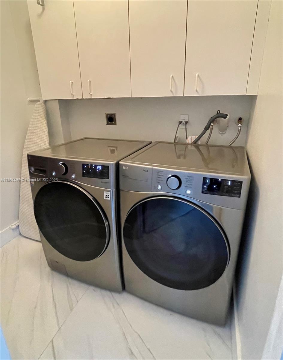 15542 Southwest 148th Terrace Miami, FL 33196 - Photo 18 of 38 a utility room with dryer and washer
