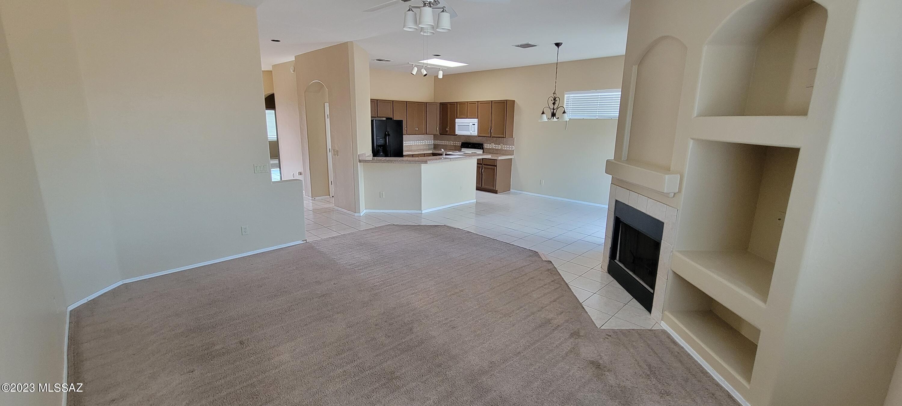 7584 West Pepper Ridge Road Tucson, AZ 85743 - Photo 3 of 15