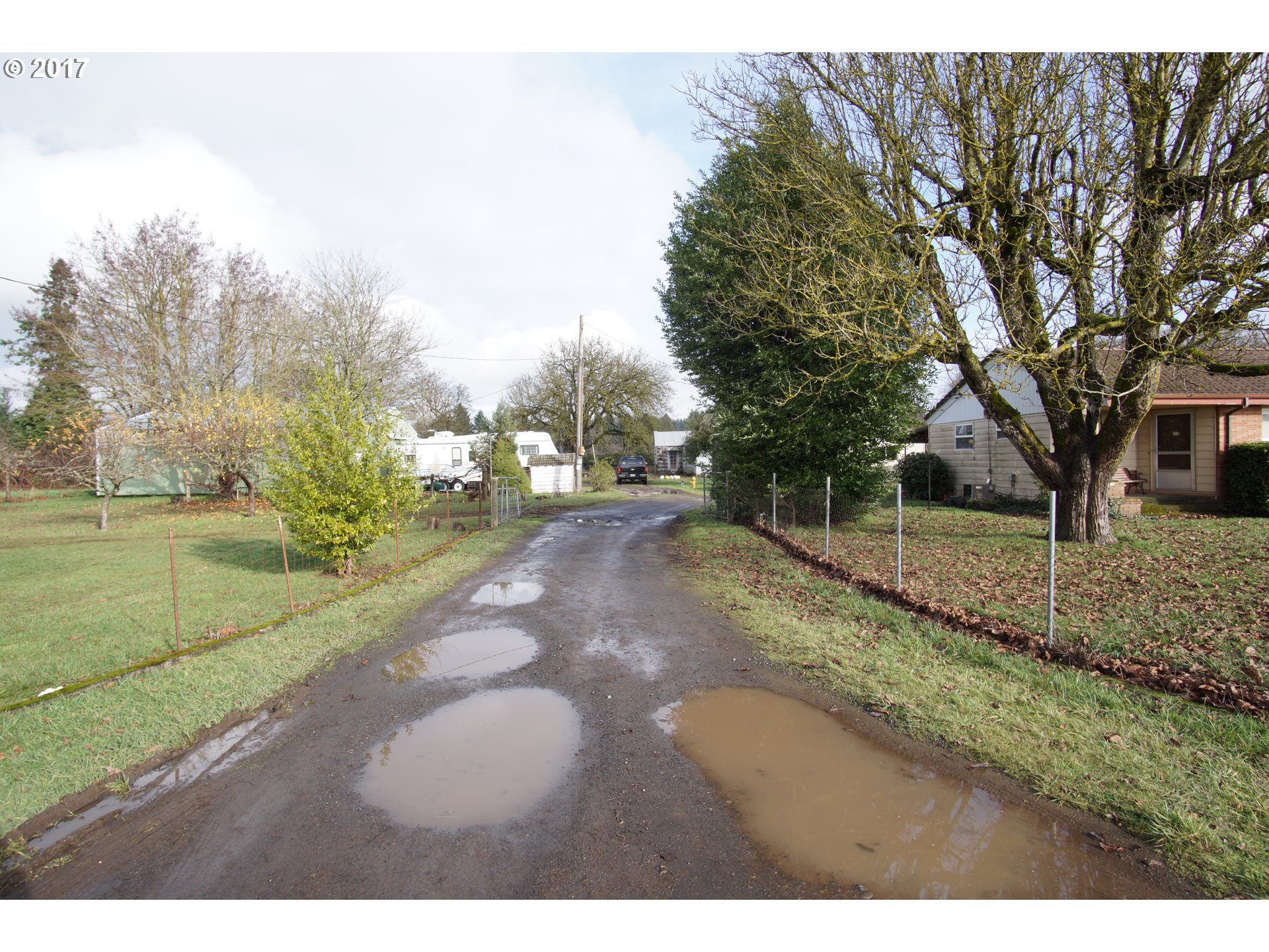 13311 South Macksburg Road Canby, OR 97013 - Photo 11 of 21 a view of a yard with an trees