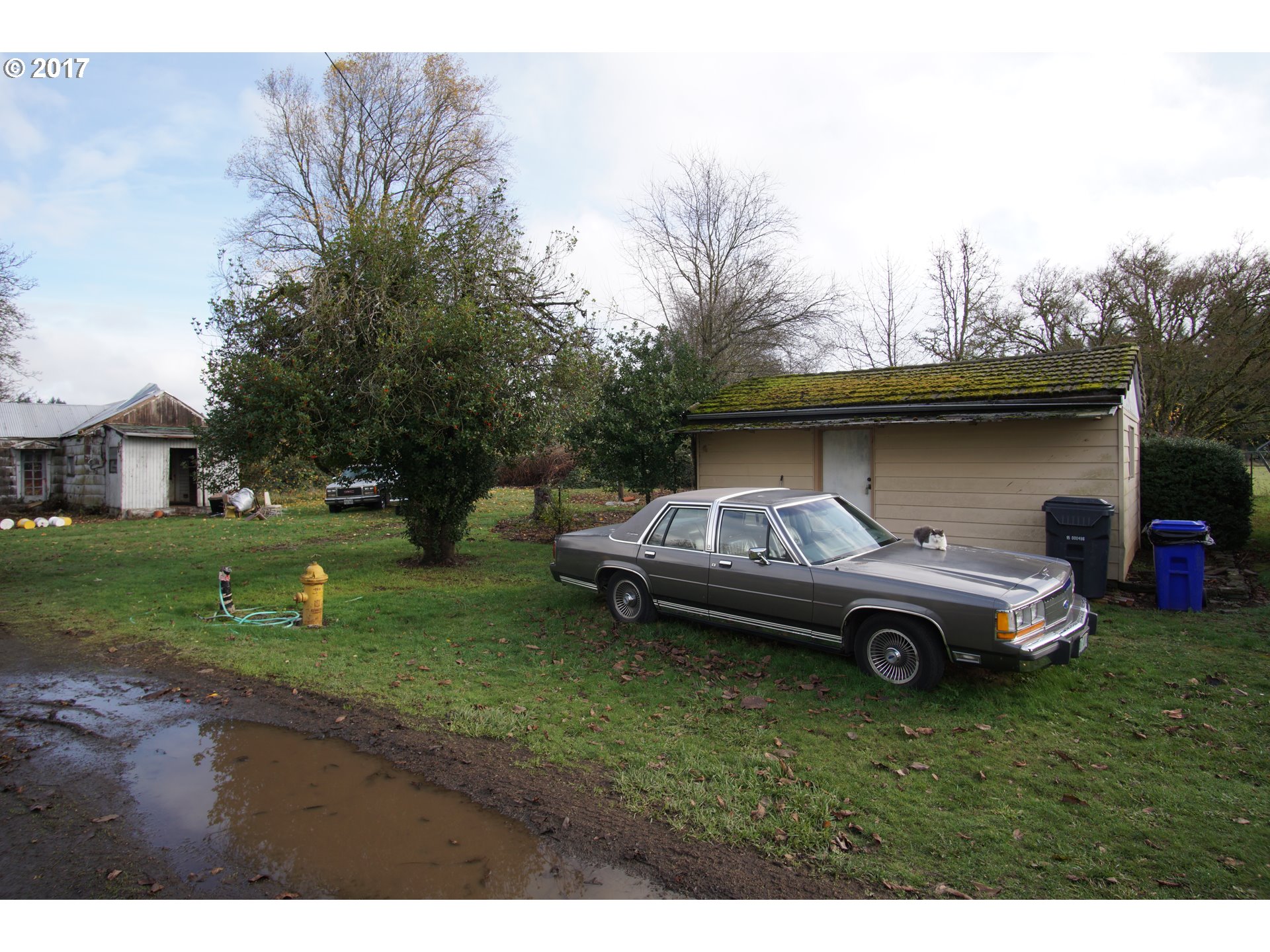 13311 South Macksburg Road Canby, OR 97013 - Photo 10 of 21 a front view of a house with garden