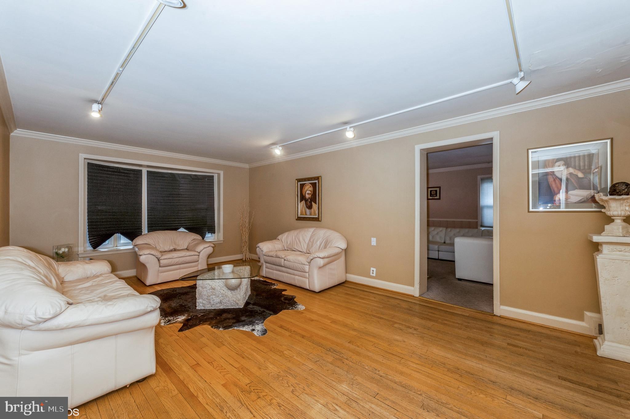 3221 Northbrook Road Baltimore, MD 21208 - Photo 4 of 37