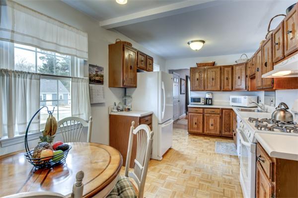 38 Stratford Road Natick, MA 01760 - Photo 9 of 26