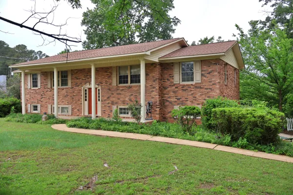 $289,000 | 2912 Hillcrest Drive, Scottsboro, AL 35769