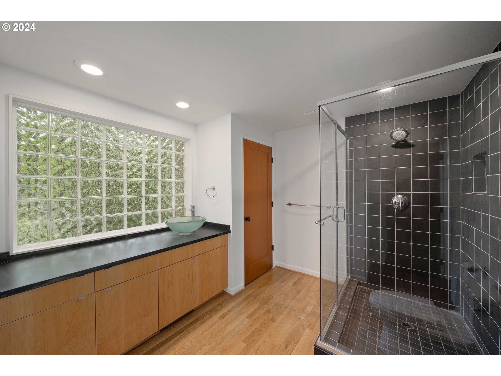 4481 Southwest Fairview Circus Portland, OR 97221 - Photo 24 of 40 Bathroom