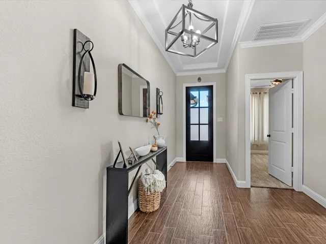 $329,000 | 10 North Forrest Avenue, La Porte, TX 77571