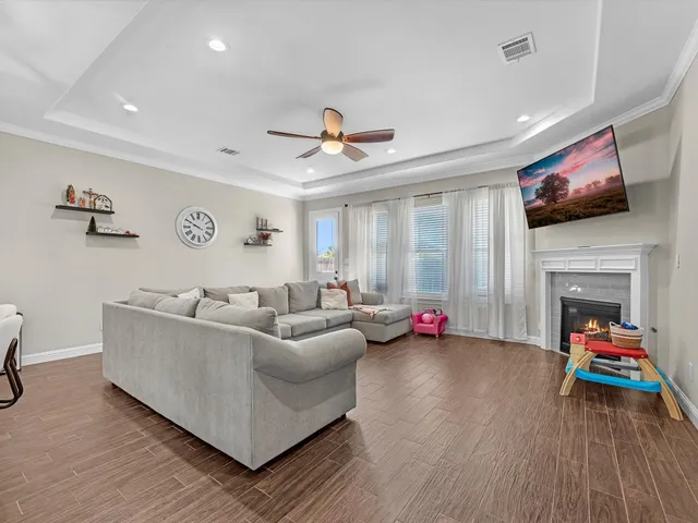 $329,000 | 10 North Forrest Avenue, La Porte, TX 77571