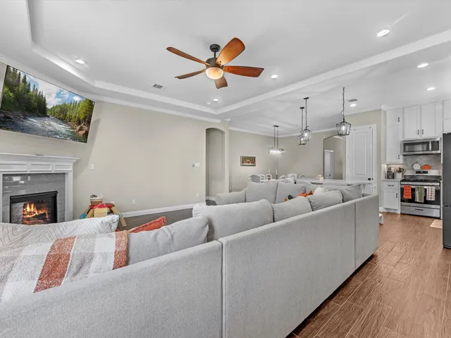 $329,000 | 10 North Forrest Avenue, La Porte, TX 77571