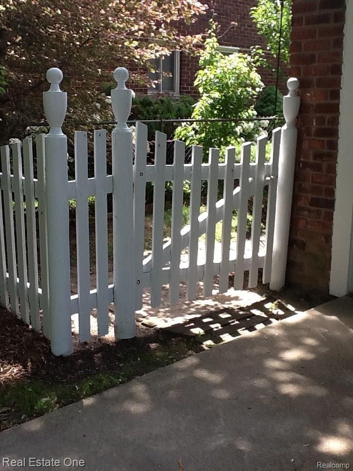 807 Hawthorne Road Grosse Pointe, MI 48236 - Photo 16 of 20 Fenced In Back Yard