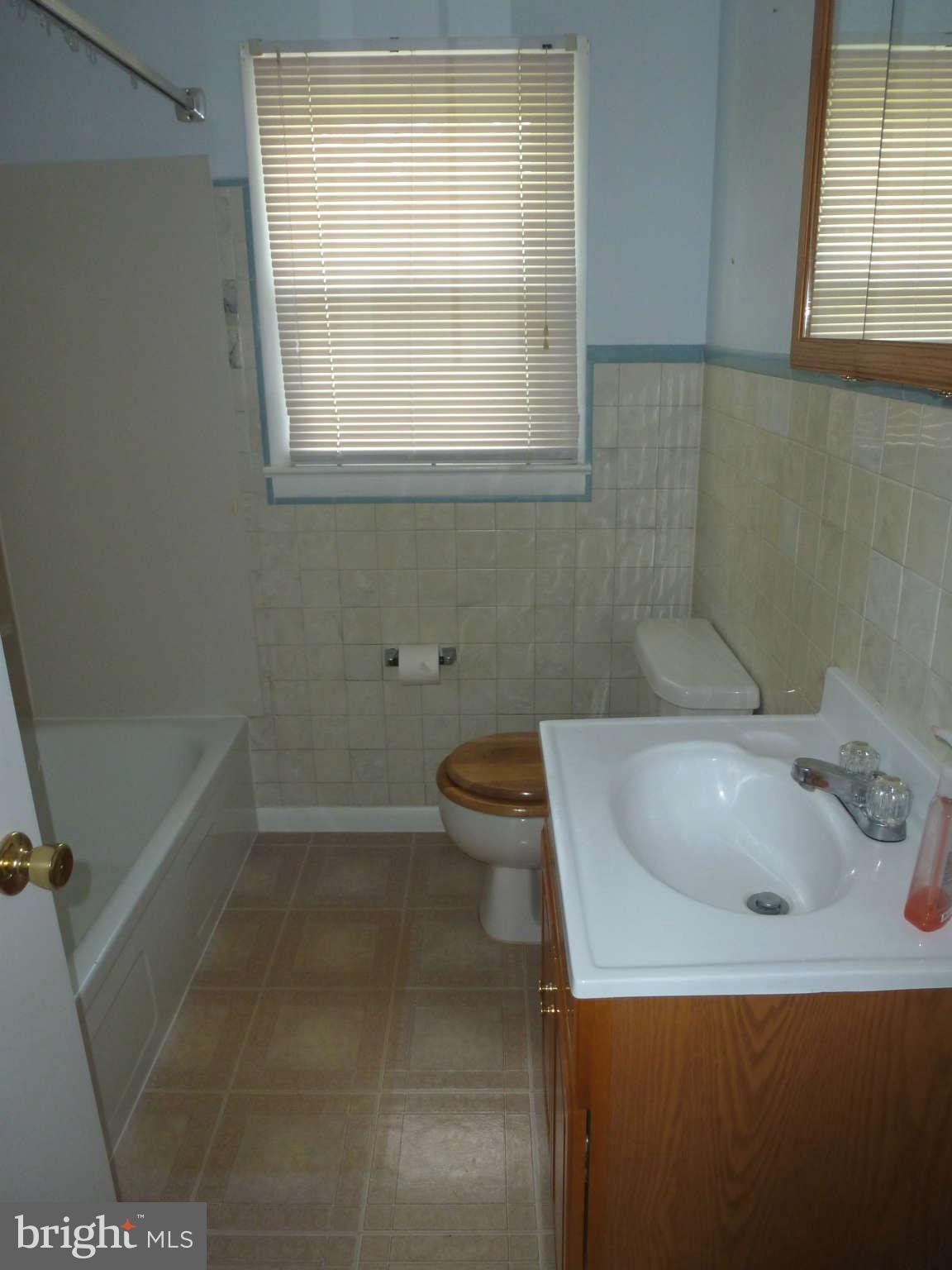 8643 Chestnut Grove Road Frederick, MD 21701 - Photo 13 of 27 Full bath on main level