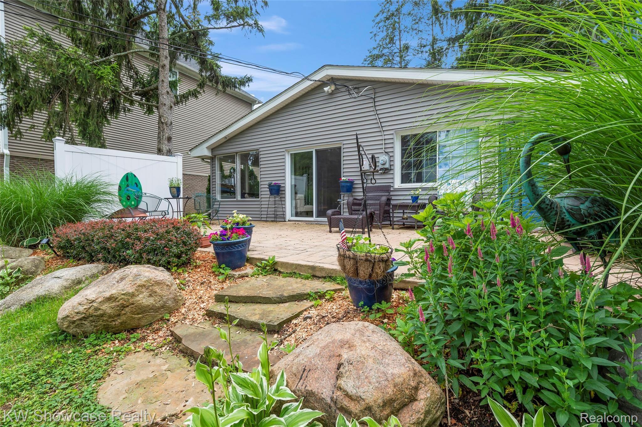 5710 Bullard Road Fenton, MI 48430 - Photo 3 of 31 DSC_5576.jpg