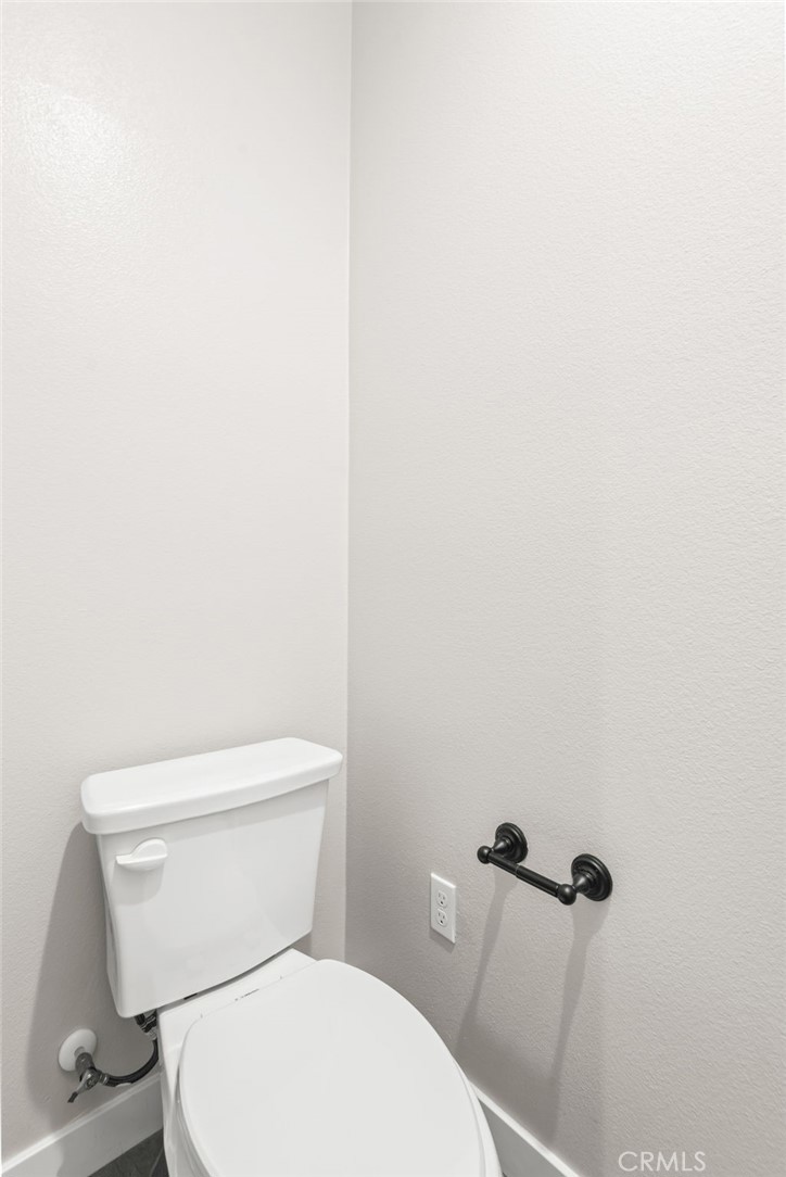 2183 Bluewing Walk Gardena, CA 90249 - Photo 27 of 52 Bathroom inside the master bedroom