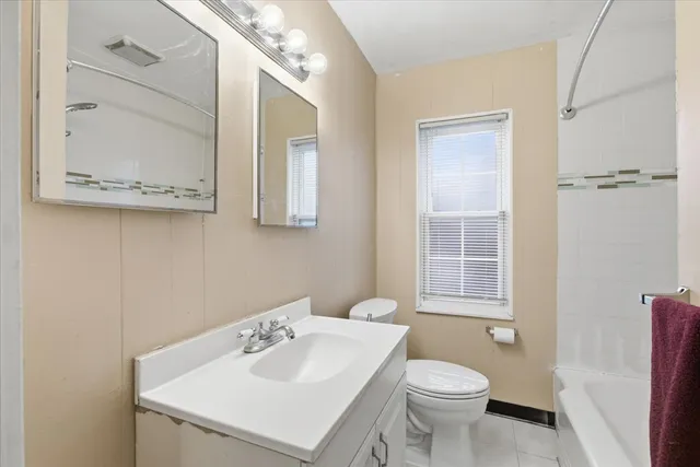 $2,300 | 6415 Drake Avenue, Unit 6415, Lincolnwood, IL 60712