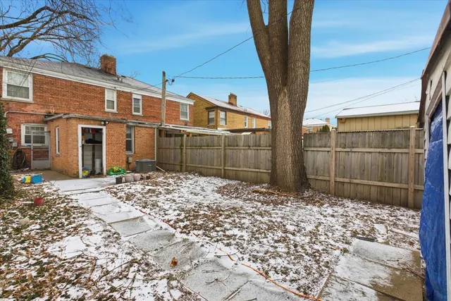 $2,300 | 6415 Drake Avenue, Unit 6415, Lincolnwood, IL 60712