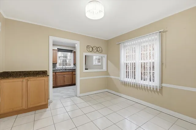 $2,300 | 6415 Drake Avenue, Unit 6415, Lincolnwood, IL 60712