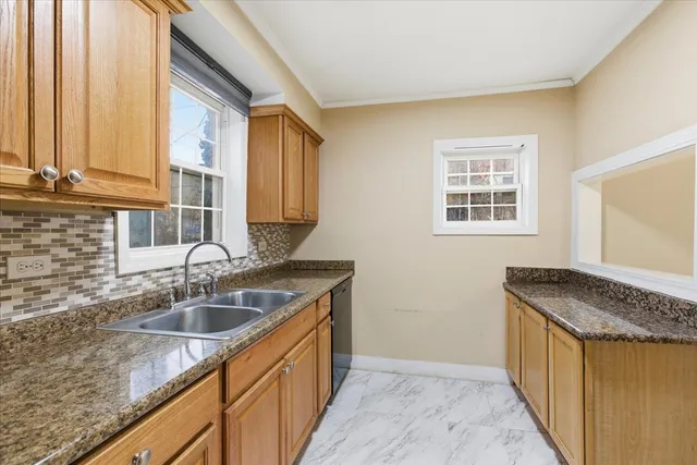 $2,300 | 6415 Drake Avenue, Unit 6415, Lincolnwood, IL 60712