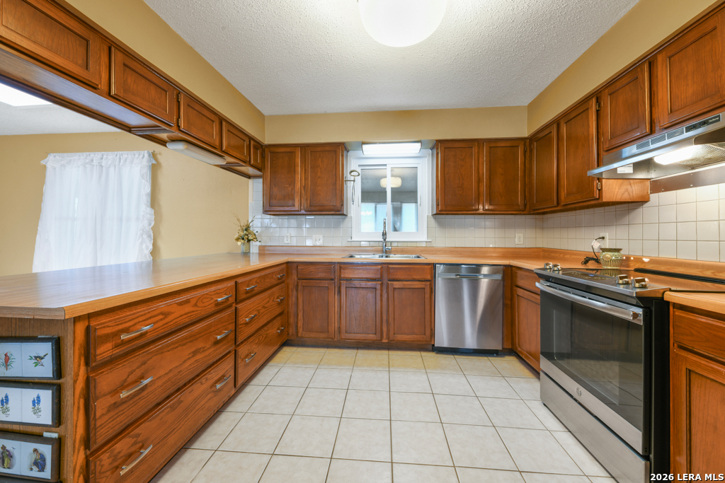 1033 East Live Oak Road Schertz, TX 78154 - Photo 12 of 35