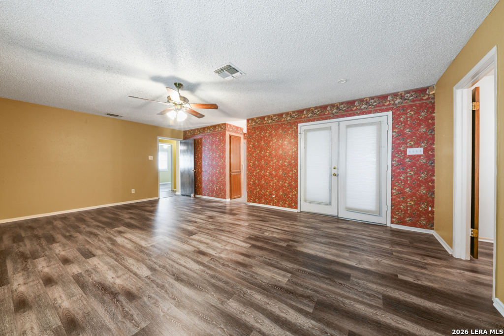 1033 East Live Oak Road Schertz, TX 78154 - Photo 16 of 35