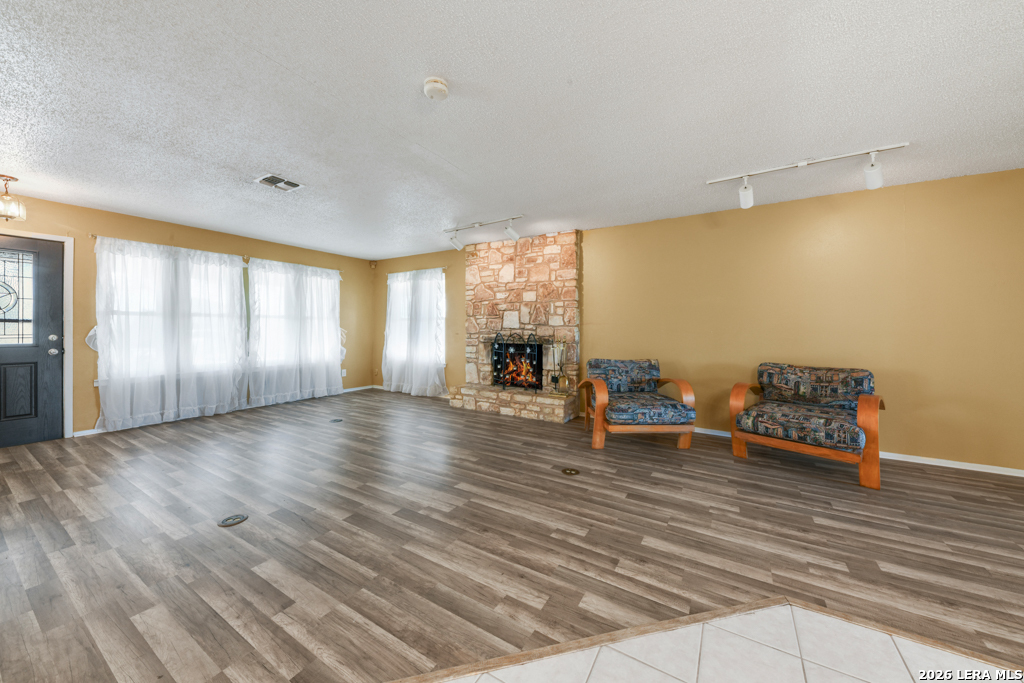 1033 East Live Oak Road Schertz, TX 78154 - Photo 6 of 35